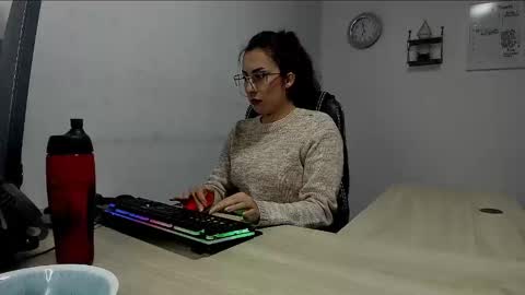 Snapshot of scarlett_sen chatting on January 28, 5:35 pm Mistress Scarlett online show from January 28, 5:35 pm