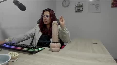 Snapshot of scarlett_sen chatting on January 29, 4:41 pm Mistress Scarlett online show from January 29, 4:41 pm