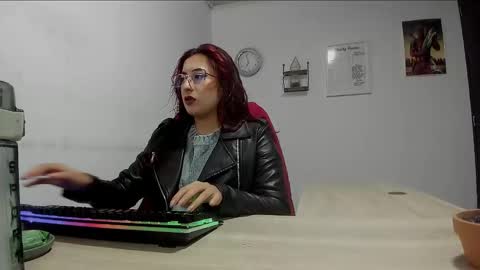 Snapshot of scarlett_sen chatting on February 19, 1:06 pm Mistress Scarlett online show from February 19, 1:06 pm