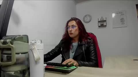 Snapshot of scarlett_sen chatting on February 19, 4:11 pm Mistress Scarlett online show from February 19, 4:11 pm