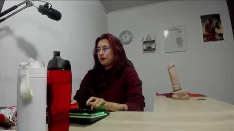 Snapshot of scarlett_sen chatting on February 20, 4:14 pm Mistress Scarlett online show from February 20, 4:14 pm