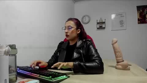 Snapshot of scarlett_sen chatting on February 25, 12:24 pm Mistress Scarlett online show from February 25, 12:24 pm