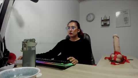 Snapshot of scarlett_sen chatting on February 25, 3:38 pm Mistress Scarlett online show from February 25, 3:38 pm