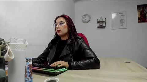 Snapshot of scarlett_sen chatting on February 26, 12:47 pm Mistress Scarlett online show from February 26, 12:47 pm