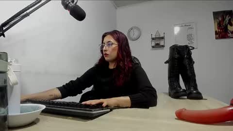 Snapshot of scarlett_sen chatting on February 26, 3:52 pm Mistress Scarlett online show from February 26, 3:52 pm