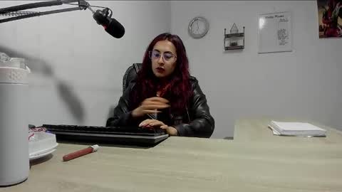 Snapshot of scarlett_sen chatting on March 3, 4:35 pm Mistress Scarlett online show from March 3, 4:35 pm