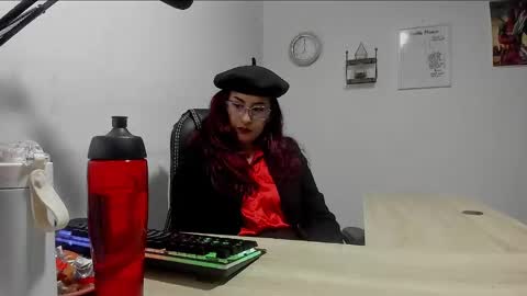 Snapshot of scarlett_sen chatting on March 4, 3:48 pm Mistress Scarlett online show from March 4, 3:48 pm