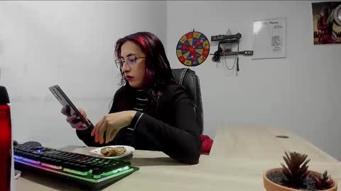 Snapshot of scarlett_sen chatting on March 5, 1:39 pm Mistress Scarlett online show from March 5, 1:39 pm