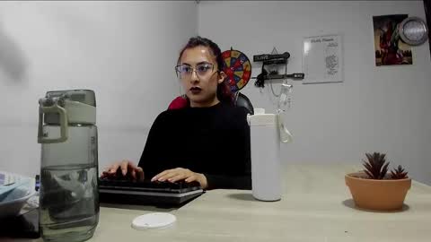 Snapshot of scarlett_sen chatting on March 11, 4:18 pm Mistress Scarlett online show from March 11, 4:18 pm