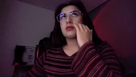 Snapshot of scarlett_sen chatting on September 15, 2:17 pm Mistress Scarlett online show from September 15, 2:17 pm