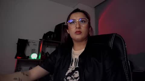 Snapshot of scarlett_sen chatting on September 16, 6:31 pm Mistress Scarlett online show from September 16, 6:31 pm