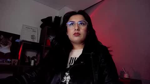 Snapshot of scarlett_sen chatting on October 10, 3:00 pm Mistress Scarlett online show from October 10, 3:00 pm