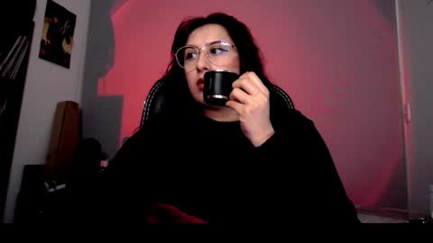 Snapshot of scarlett_sen chatting on October 22, 2:17 pm Mistress Scarlett online show from October 22, 2:17 pm