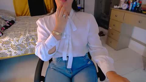 scarlet online show from April 15, 8:53 pm