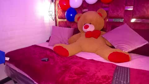 Snapshot of scarlett_squerit chatting on July 6, 1:41 pm scarlett_squerit online show from July 6, 1:41 pm