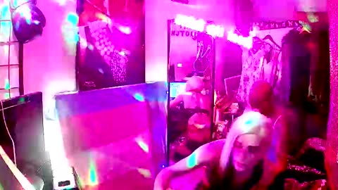 Scarletta Wolf online show from January 6, 7:45 am