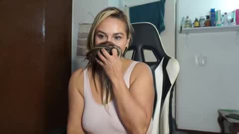 Snapshot of scarlettbellee chatting on April 29, 5:30 pm Scarlett online show from April 29, 5:30 pm