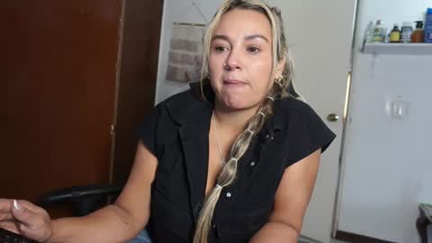 Snapshot of scarlettbellee chatting on April 30, 3:40 pm Scarlett online show from April 30, 3:40 pm