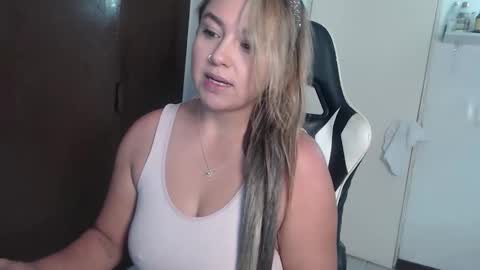 Snapshot of scarlettbellee chatting on May 4, 4:14 pm Scarlett online show from May 4, 4:14 pm