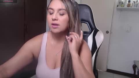 Snapshot of scarlettbellee chatting on June 1, 4:20 pm Scarlett online show from June 1, 4:20 pm