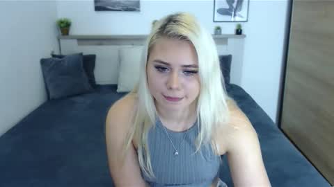 Snapshot of scarlettblue22 chatting on November 10, 7:40 am Hi there guys My pleasure in your hands pvt is open online show from November 10, 7:40 am