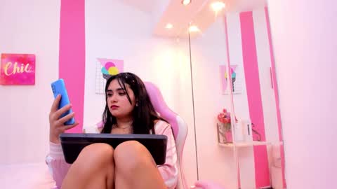 Snapshot of scarlette_15 chatting on December 15, 9:45 am Scarlette online show from December 15, 9:45 am