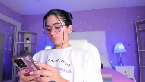 Snapshot of scarlette_15 chatting on September 25, 3:32 am Scarlette online show from September 25, 3:32 am