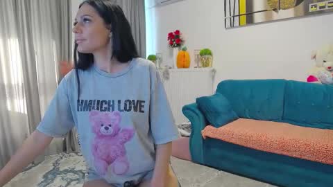 Snapshot of scarlettemptations chatting on November 1, 6:15 am Scarlett online show from November 1, 6:15 am