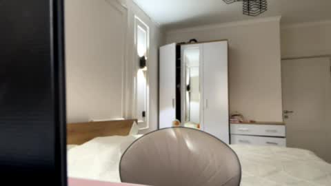 scarlettleszczynski online show from April 4, 11:29 am