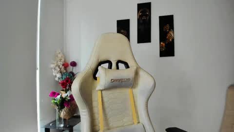 Snapshot of scarlettmalbec chatting on February 13, 9:17 pm Scarlett online show from February 13, 9:17 pm