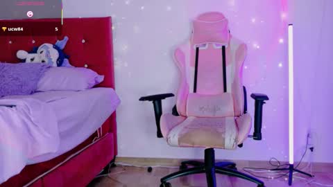 chloe online show from November 19, 5:29 am