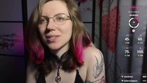 Snapshot of scarlettsrose chatting on February 26, 11:15 pm Scarlett online show from February 26, 11:15 pm