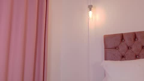 Snapshot of scarlettt_moon chatting on October 22, 7:35 pm scarlettt_moon online show from October 22, 7:35 pm