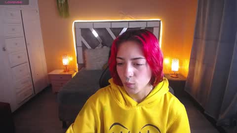 Snapshot of scarllett_bdsm chatting on December 3, 4:36 am Scarllett online show from December 3, 4:36 am