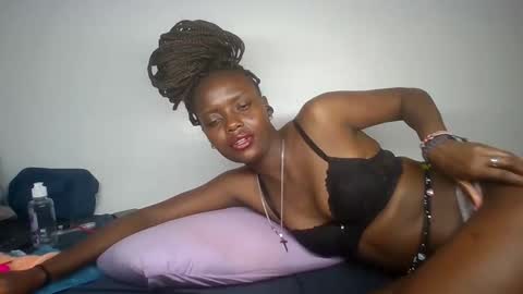 Snapshot of scentedfriction chatting on September 13, 7:02 pm scentedfriction online show from September 13, 7:02 pm