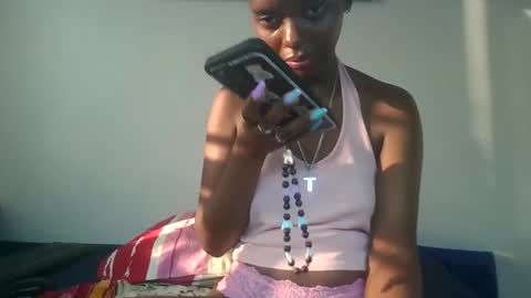 Snapshot of scentedfriction chatting on September 17, 2:30 pm scentedfriction online show from September 17, 2:30 pm