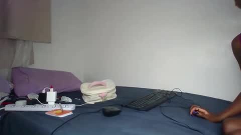 Snapshot of scentedfriction chatting on October 30, 10:54 pm scentedfriction online show from October 30, 10:54 pm