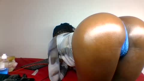 Snapshot of scentedfriction chatting on November 24, 10:53 pm scentedfriction online show from November 24, 10:53 pm