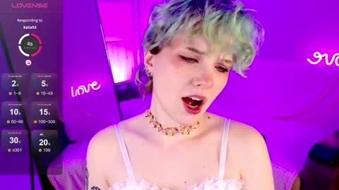 Snapshot of school_love chatting on January 24, 1:36 pm Rina online show from January 24, 1:36 pm