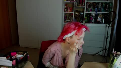 Snapshot of school_love chatting on May 8, 7:36 am Rina online show from May 8, 7:36 am