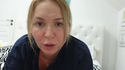 Snapshot of schoolteach chatting on November 5, 8:20 pm cindy desire online show from November 5, 8:20 pm