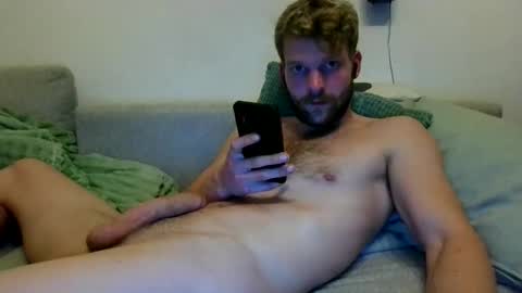 Snapshot of schrilliex chatting on November 3, 9:48 pm Scautch online show from November 3, 9:48 pm