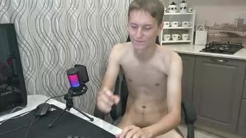 Snapshot of schweppess__ chatting on September 25, 7:06 pm Dimka online show from September 25, 7:06 pm