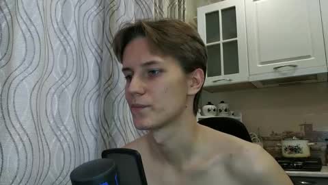 Snapshot of schweppess__ chatting on December 20, 10:11 am Dimka online show from December 20, 10:11 am