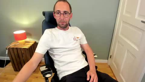ScientistAfterDark online show from July 25, 4:26 pm