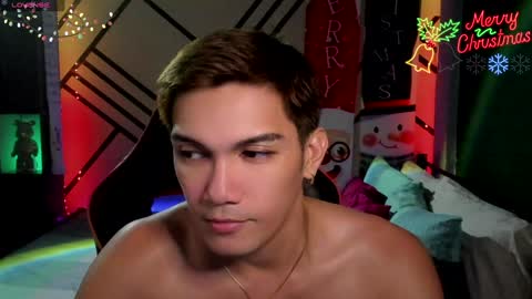 Snapshot of scorphoenix chatting on December 17, 7:59 pm Not Angelo online show from December 17, 7:59 pm