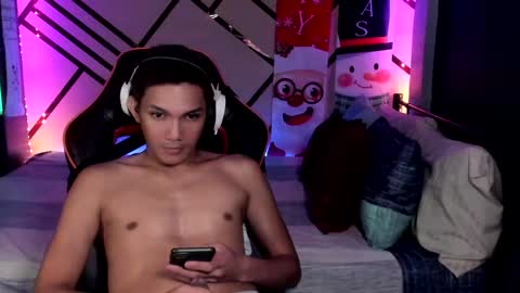 Snapshot of scorphoenix chatting on December 19, 1:07 am Not Angelo online show from December 19, 1:07 am