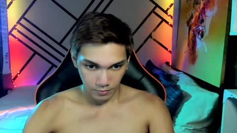 Snapshot of scorphoenix chatting on December 23, 11:17 pm Not Angelo online show from December 23, 11:17 pm