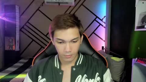 Snapshot of scorphoenix chatting on December 30, 10:34 pm Not Angelo online show from December 30, 10:34 pm