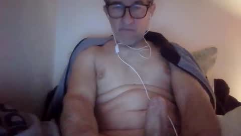 Snapshot of scotchwhieskie chatting on April 25, 10:51 pm scotchwhieskie online show from April 25, 10:51 pm